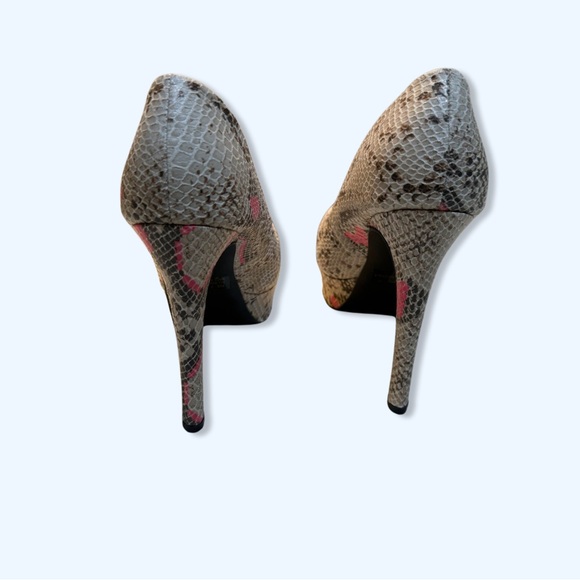 Qupid snakeskin platform 5” pump Sz7, grey and fushia - Picture 4 of 5